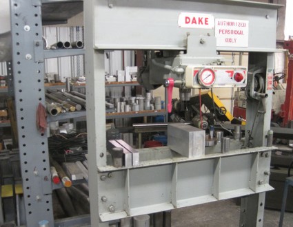 Dake 75 ton air / hydraulic press